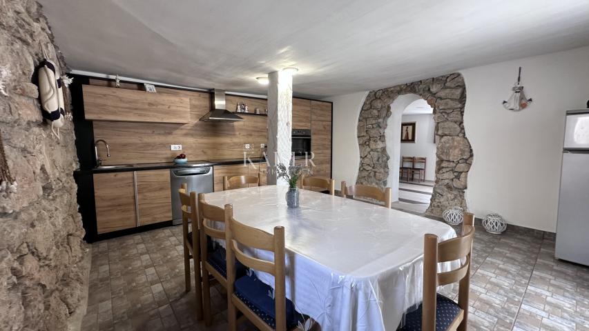 Otok Krk, Dobrinj - samostojeća kuća, 86 m2