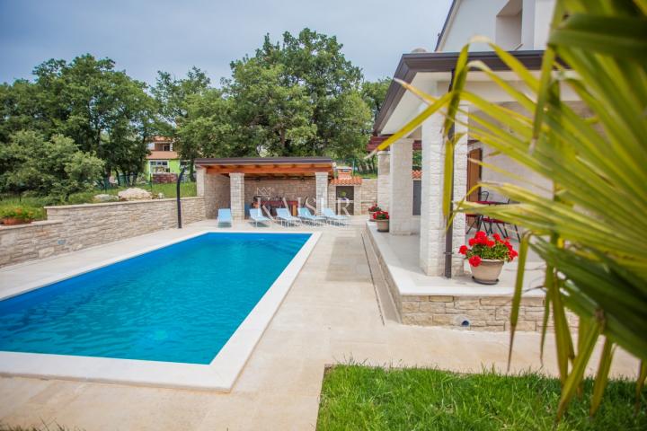 Istra-Kaštelir, villa with pool, sea view 2