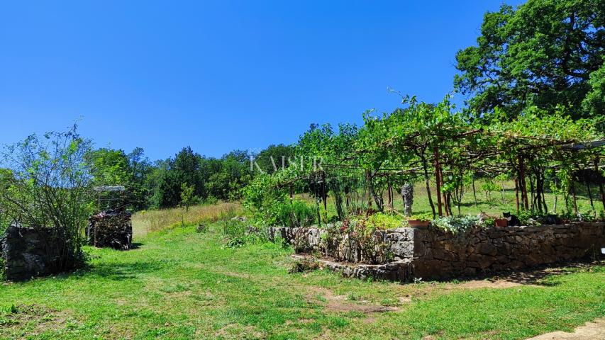 Labin - property with a house, 28,000