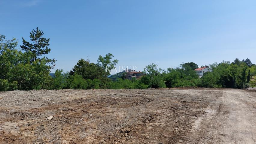 Istra, Motovun-atraktivno zemljište, pogled Motovun