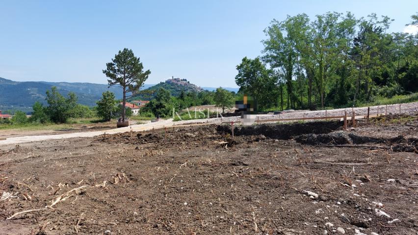 Istra, Motovun-građevinsko zemljište s panoramskim pogledom