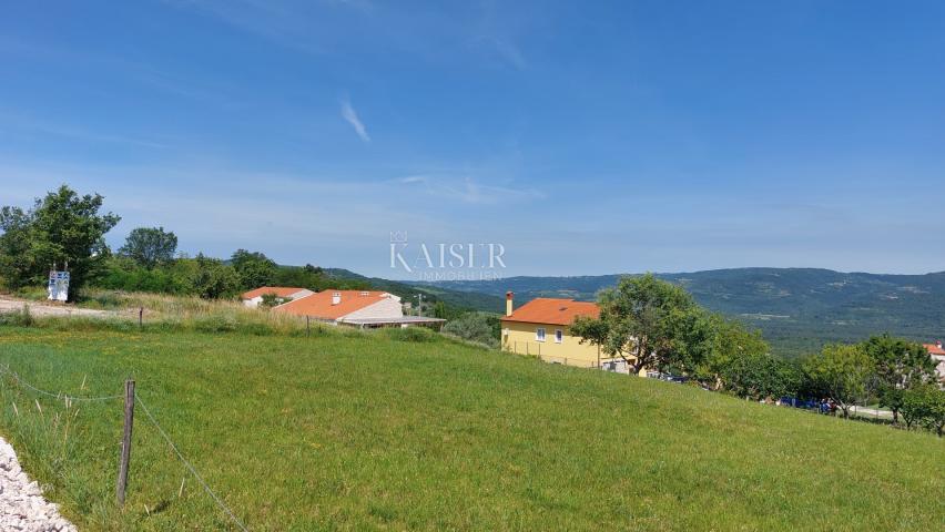 Istra, Motovun-građevinsko zemljište s panoramskim pogledom