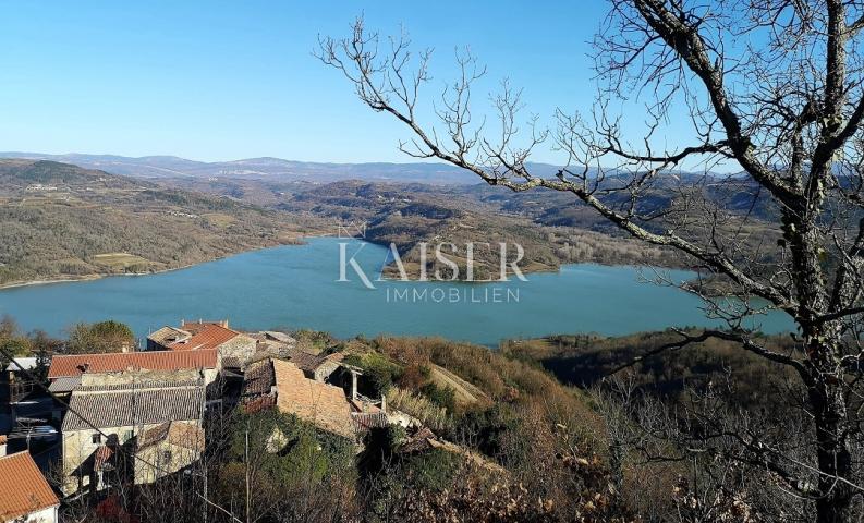 Istrien - Pazin, Agrarland, hervorragende Aussicht auf den Butoniga-See