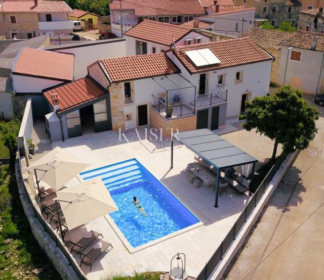 Istria, Sv. Lovreč stone villa with swimming pool