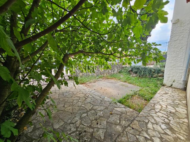 Otok Krk, okolica Dobrinja - kamena kuća sa bazenom