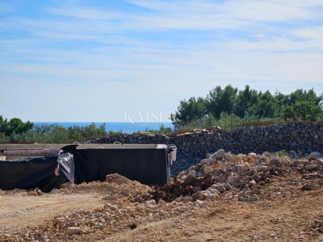 Otok Krk, Krk - započeta gradnja 806m2, 500m od mora