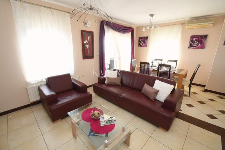 Flat Opatija, 122m2