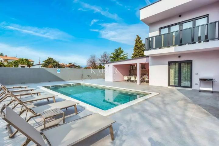 Istrien - Poreč, moderne Villa mit Pool, 800 m vom Meer entfernt