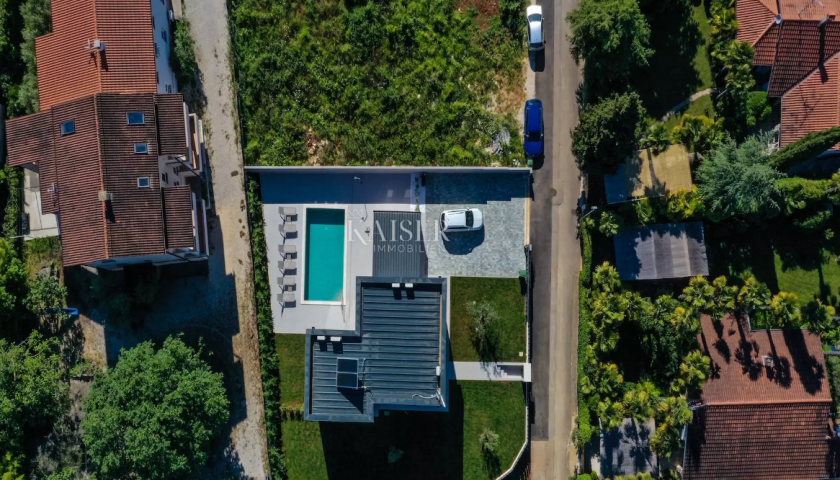 Istrien - Poreč, moderne Villa mit Pool, 800 m vom Meer entfernt