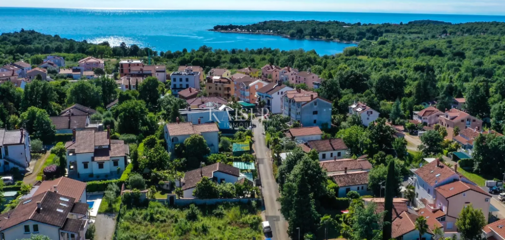 Istra - Poreč, moderna vila sa bazenom, 800m od mora