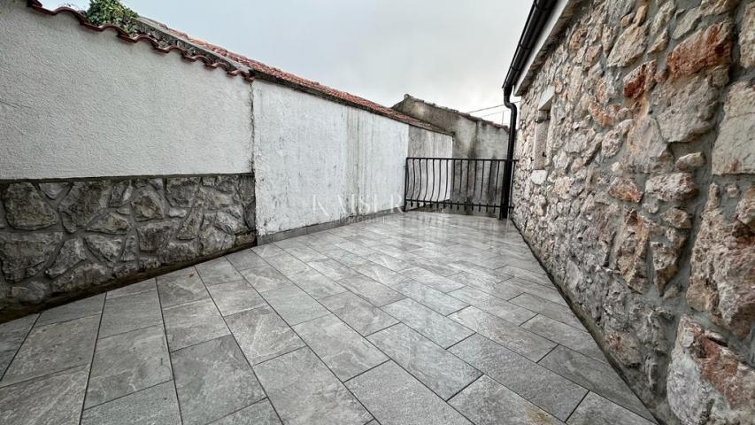 Island of Krk, surroundings of Dobrinje, renovated old house in a quiet location, 114 m2