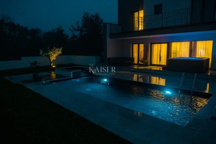 Istria, Poreč, modern villa with pool 3 km from Poreč