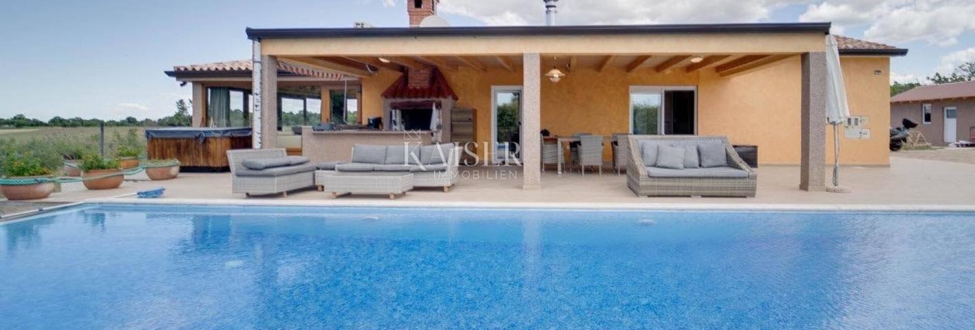 Istrien, Novigrad – eine Villa mit wunderschönem Blick auf das Meer und die Olivenhaine