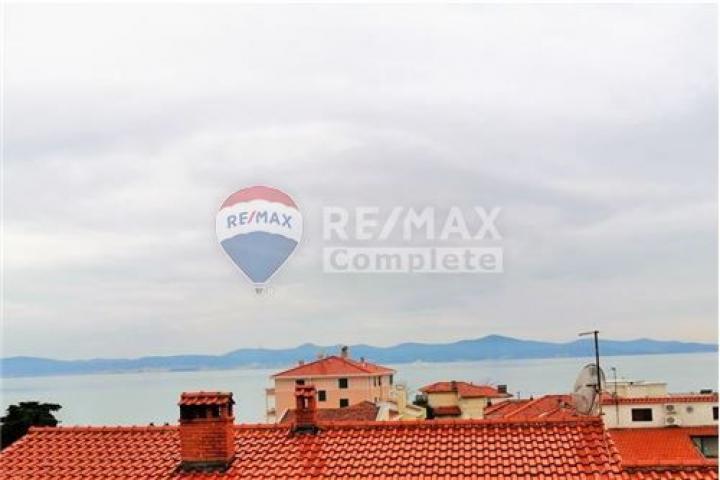 OPPORTUNITY! APARTMENT ON BRODARICA, 88 M2, 80m FROM THE SEA