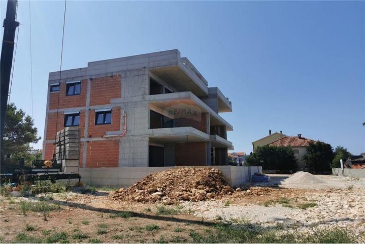 Apartman u zgradi s liftom - 2. red do mora - NOVO