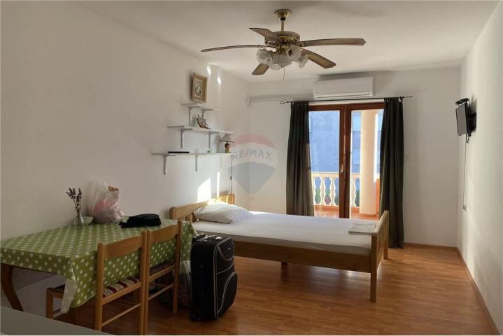 ZADAR, KUĆA S 10 APARTMANA, IZVRSNA LOKACIJA !