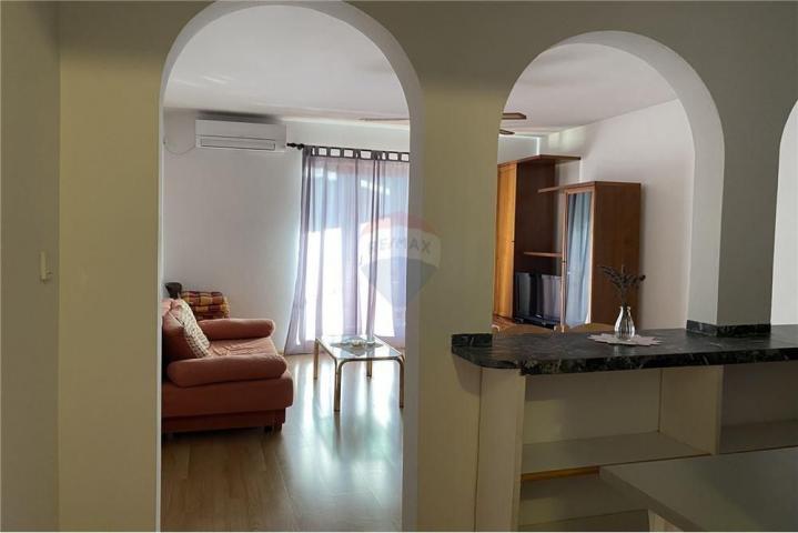 ZADAR, KUĆA S 10 APARTMANA, IZVRSNA LOKACIJA !