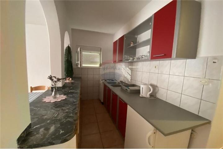 ZADAR, KUĆA S 10 APARTMANA, IZVRSNA LOKACIJA !