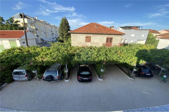 ZADAR, KUĆA S 10 APARTMANA, IZVRSNA LOKACIJA !