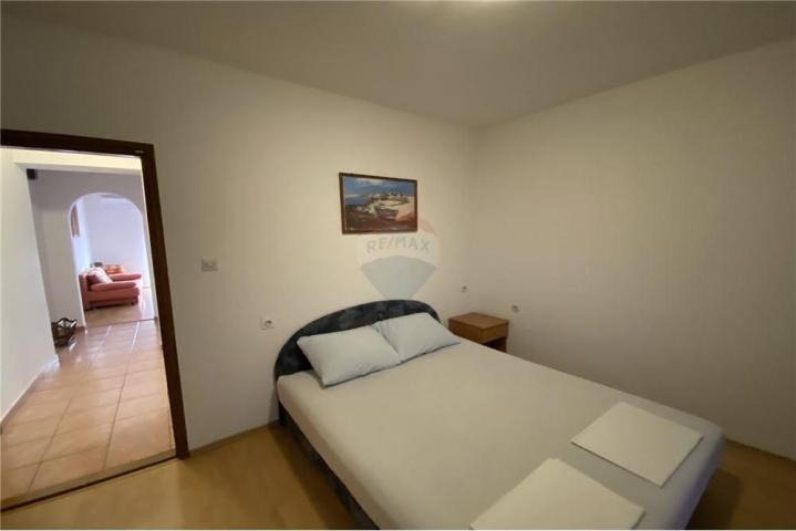 ZADAR, KUĆA S 10 APARTMANA, IZVRSNA LOKACIJA !