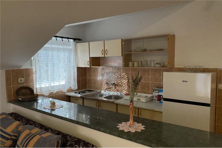 ZADAR, KUĆA S 10 APARTMANA, IZVRSNA LOKACIJA !