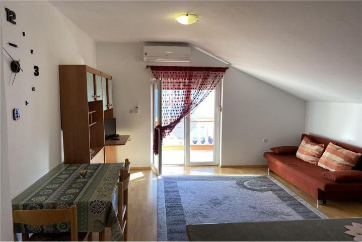 ZADAR, KUĆA S 10 APARTMANA, IZVRSNA LOKACIJA !