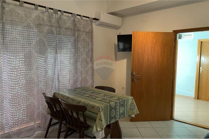 ZADAR, KUĆA S 10 APARTMANA, IZVRSNA LOKACIJA !