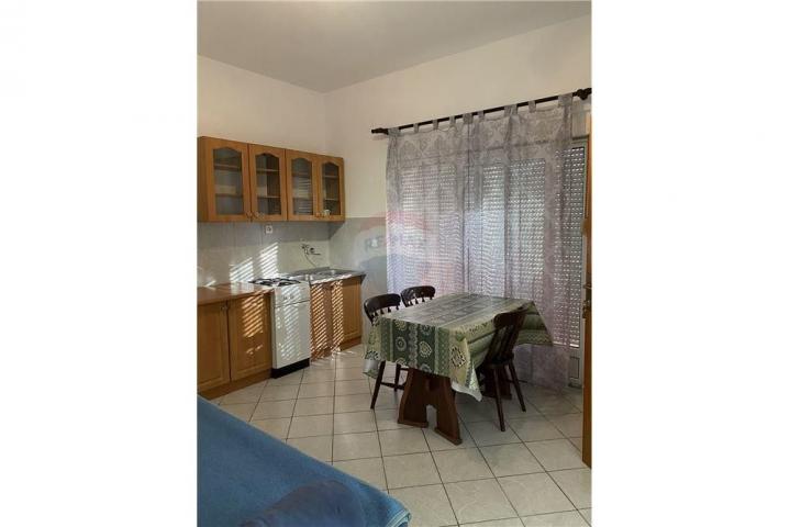 ZADAR, KUĆA S 10 APARTMANA, IZVRSNA LOKACIJA !