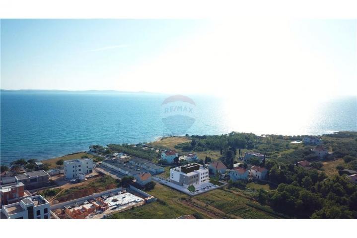 PRIVLAKA - 3-SOBNI STAN, 1. KAT 105, 60 m2