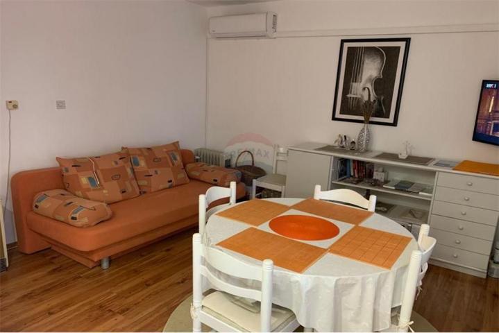 Flat Pag, 56,62m2