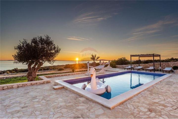 PAG ISLAND, NOVALJA beautiful stone house with swimming pool