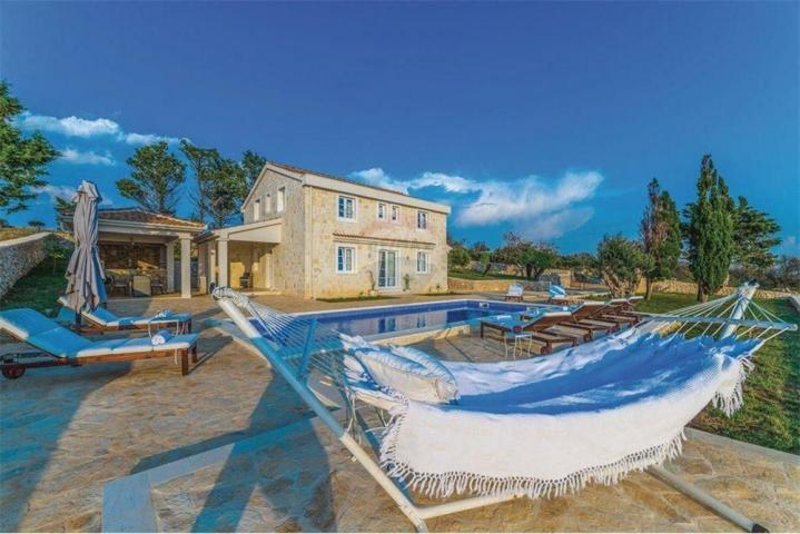 INSEL PAG, NOVALJA schönes Steinhaus mit Swimmingpool