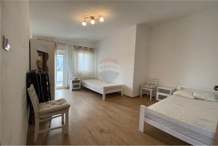 VIR, KUĆA S 2 APARTMANA+STUDIO APP. , 60 m do PLAŽE