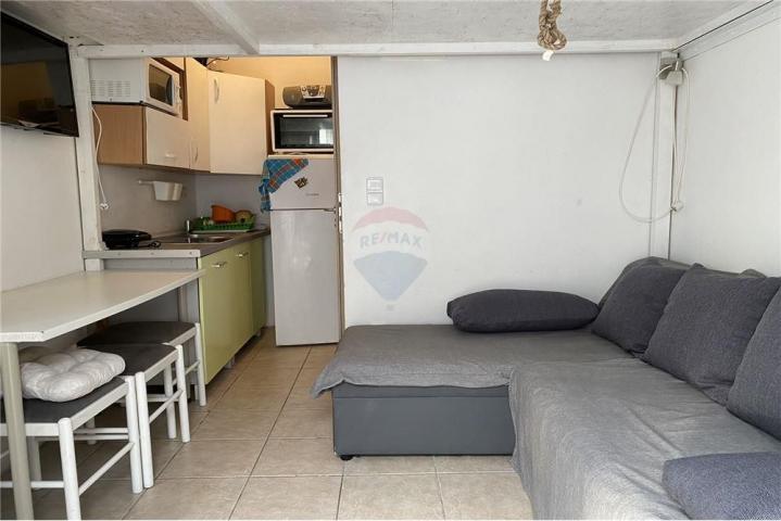 VIR, KUĆA S 2 APARTMANA+STUDIO APP. , 60 m do PLAŽE