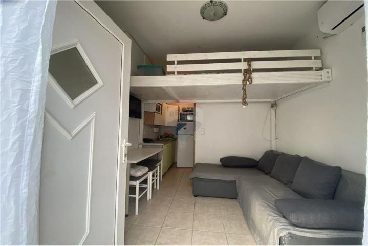 VIR, KUĆA S 2 APARTMANA+STUDIO APP. , 60 m do PLAŽE