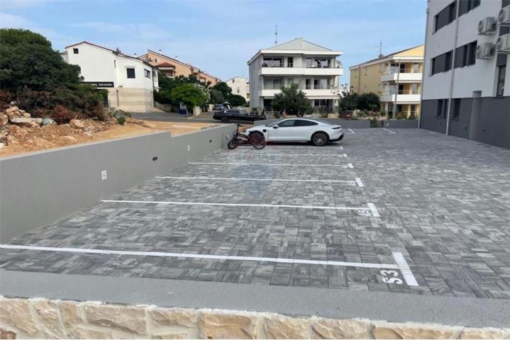 NOVALJA - NOVOGRADNJA, 4-SOBNI STAN I VRT 167 m2 TOP LOKACIJA I BLIZINA PLAŽE 