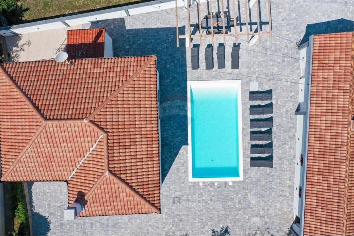 NIN-VILLA S BAZENOM, 3 SPAVAĆE SOBE, BLIZINA PLAŽE