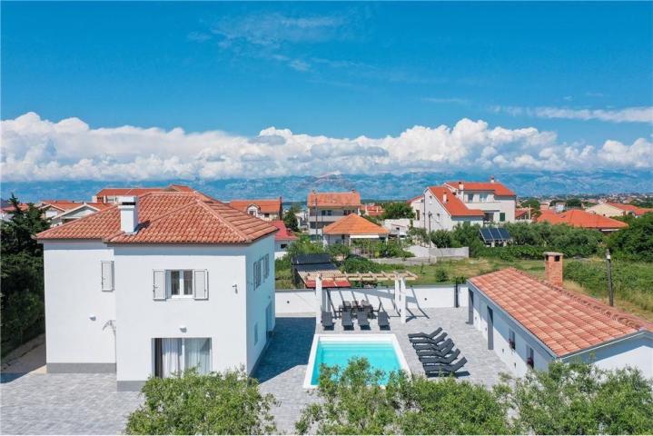 NIN-VILLA S BAZENOM, 3 SPAVAĆE SOBE, BLIZINA PLAŽE