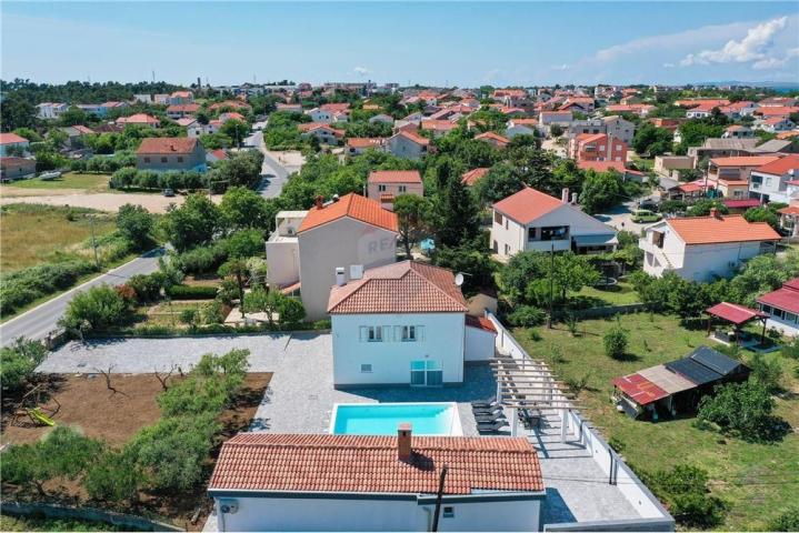 NIN-VILLA S BAZENOM, 3 SPAVAĆE SOBE, BLIZINA PLAŽE