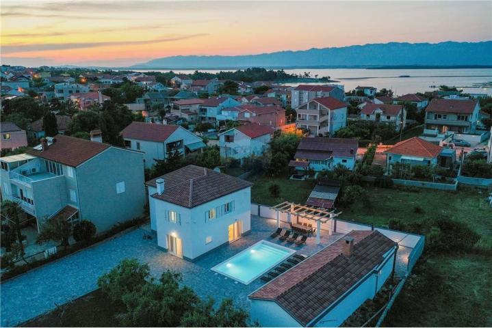 NIN-VILLA S BAZENOM, 3 SPAVAĆE SOBE, BLIZINA PLAŽE