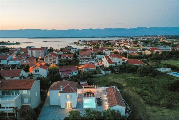 NIN-VILLA S BAZENOM, 3 SPAVAĆE SOBE, BLIZINA PLAŽE