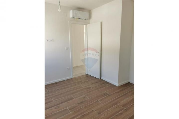 Apartman sa pogledom na more i krovnom terasom !!