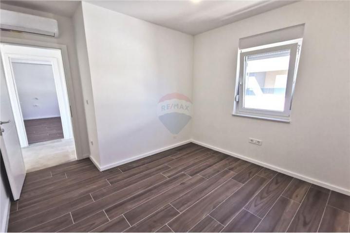 Apartman sa pogledom na more i krovnom terasom !!