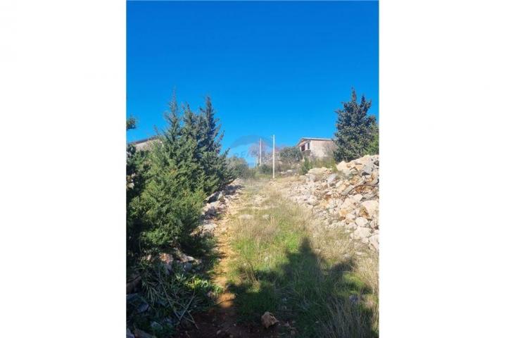 Land Starigrad, 640m2