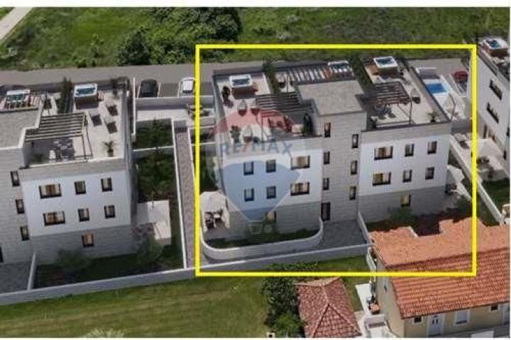 PRIVLAKA, ZADAR - PRIZEMLJE S VRTOM