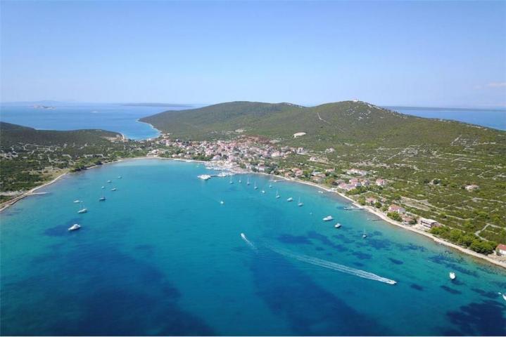 Land Ist, Zadar - Okolica, 1.630m2