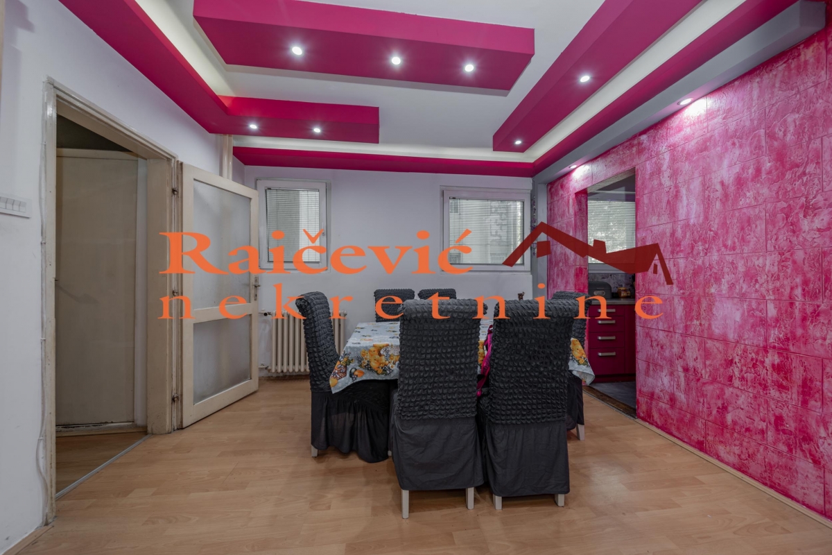 NOVI BEOGRAD BLOK 70A(SAVSKI BLOK) 98m2 , T , 230000e