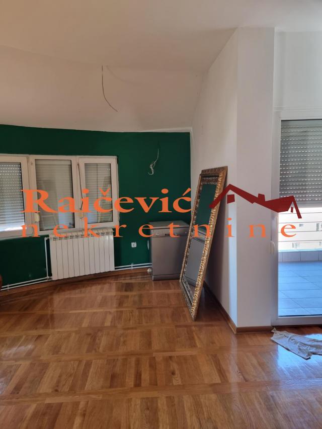 VOZDOVAC JAJINCI 230m2 , T , 300000e