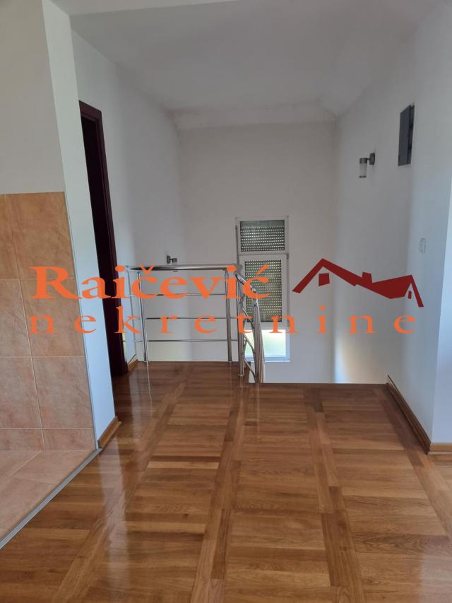 VOZDOVAC JAJINCI 230m2 , T , 300000e