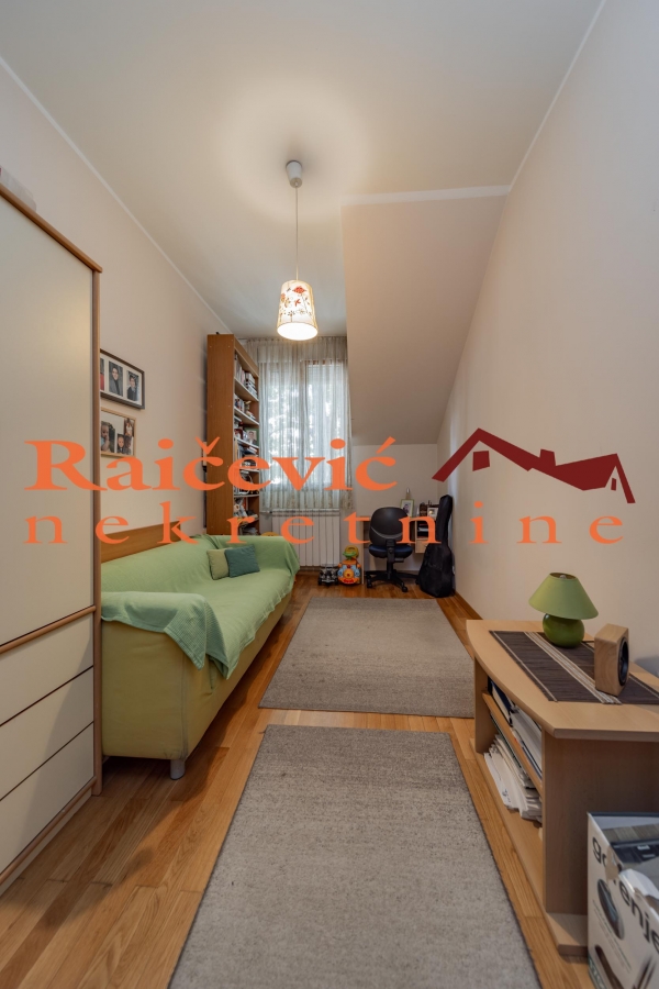 PALILULA HADZIPOPOVAC 132m2 , T , 363000e